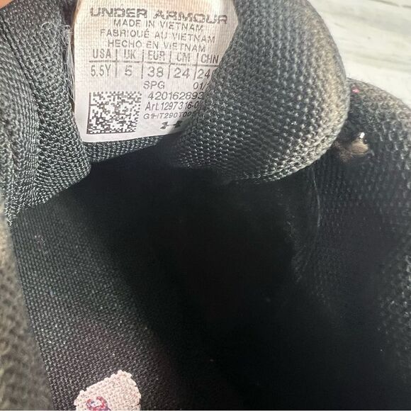 Under Armour baseball softball cleats kids 5.5 - Picture 7 of 7